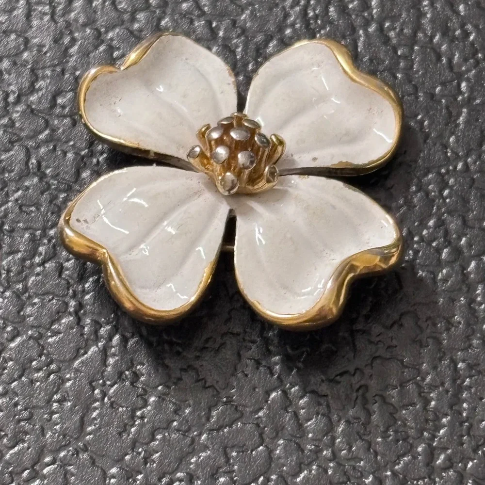 Vintage Lot of 8 Brooch Lot Pearl Gold Silver Flowers BSK Monet Unsigned